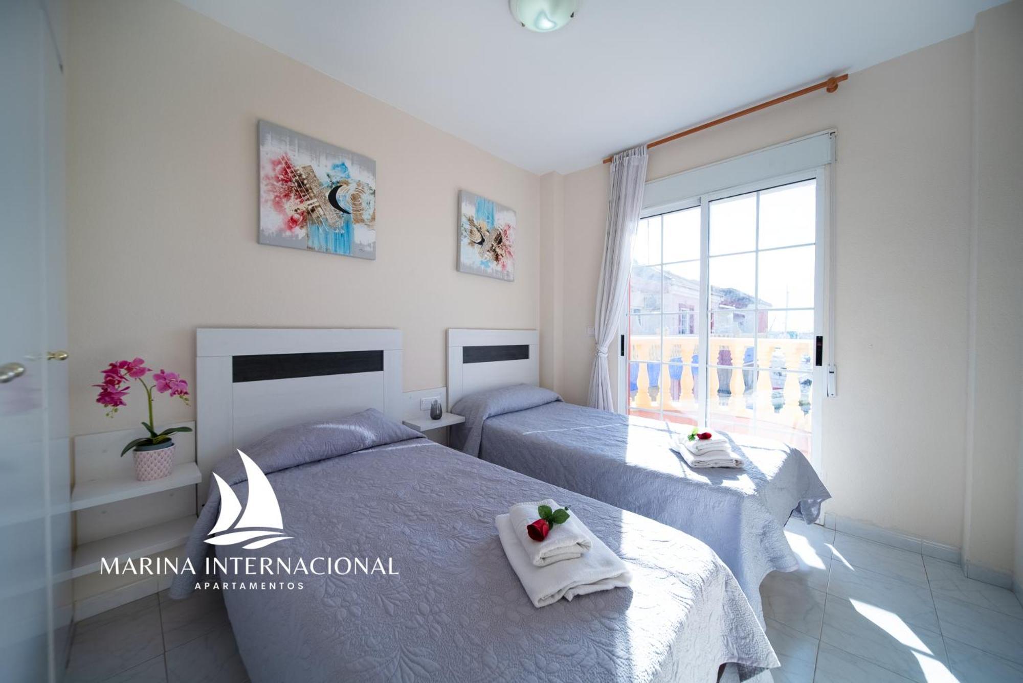 Apartamentos Marina Internacional Торрев'єха Екстер'єр фото
